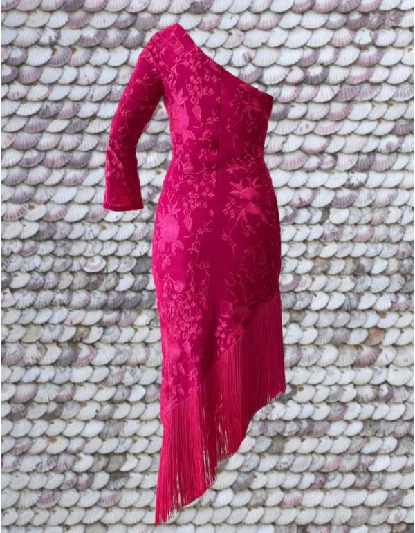 Vestido de fiesta asimétrico con una manga y detalle flecos 2