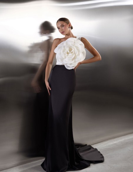 Robe longue asymétrique avec fleur maxi et jupe sirène