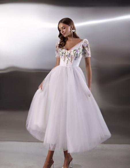 Vestido de fiesta midi en tul blanco con cuerpo bordado para novias Vestido de fiesta midi en tul blanco con cuerpo bordado para novias