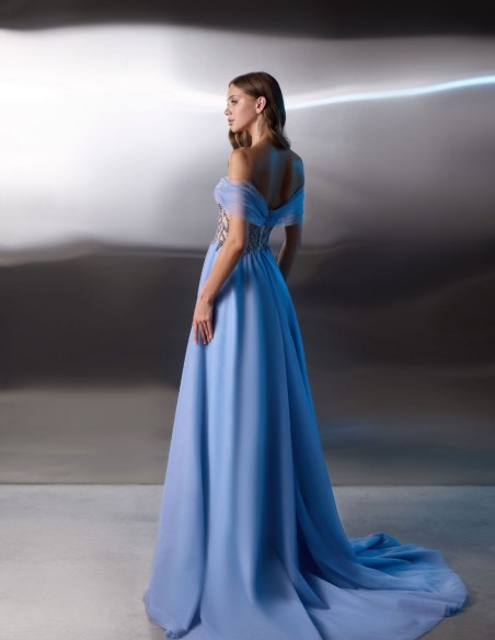 Robe longue de fête avec encolure bandeau et corsage perlé