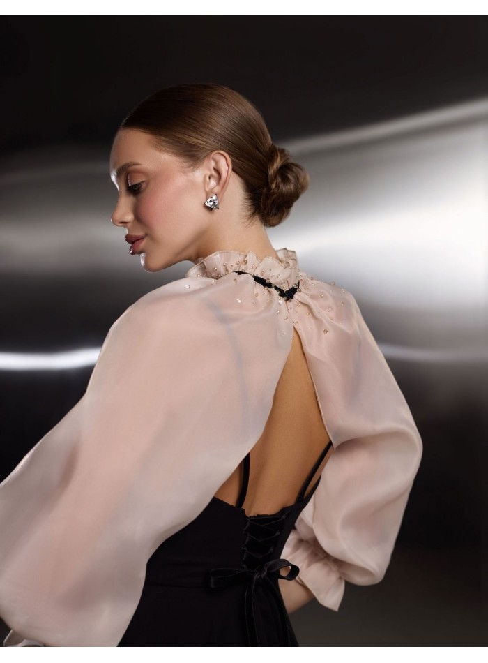 Short party dress with detachable puffed sleeves