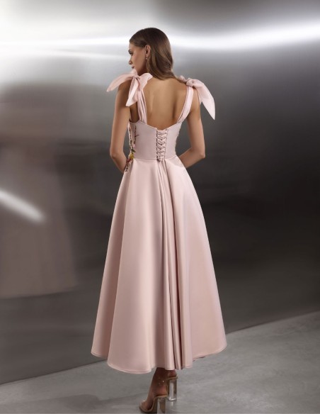 Vestido midi de fiesta con cuerpo bordado de flores y tirantes lazada