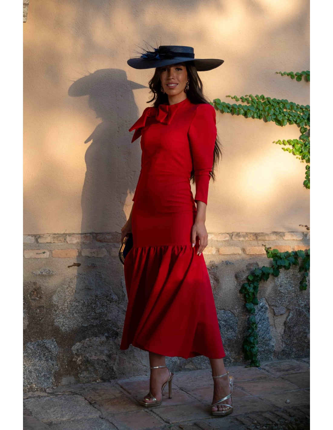 Red midi dress with ruffle skirt for events INVITADISIMA