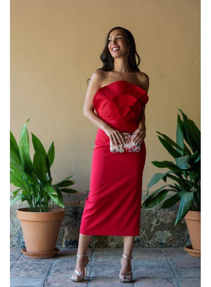 Robe de soirée midi rouge avec encolure florale sans bretelles