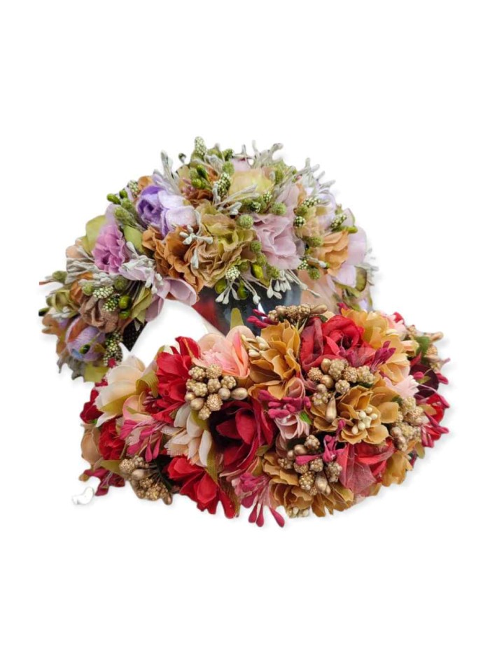 Diadema de flores para invitada en tonos rojos