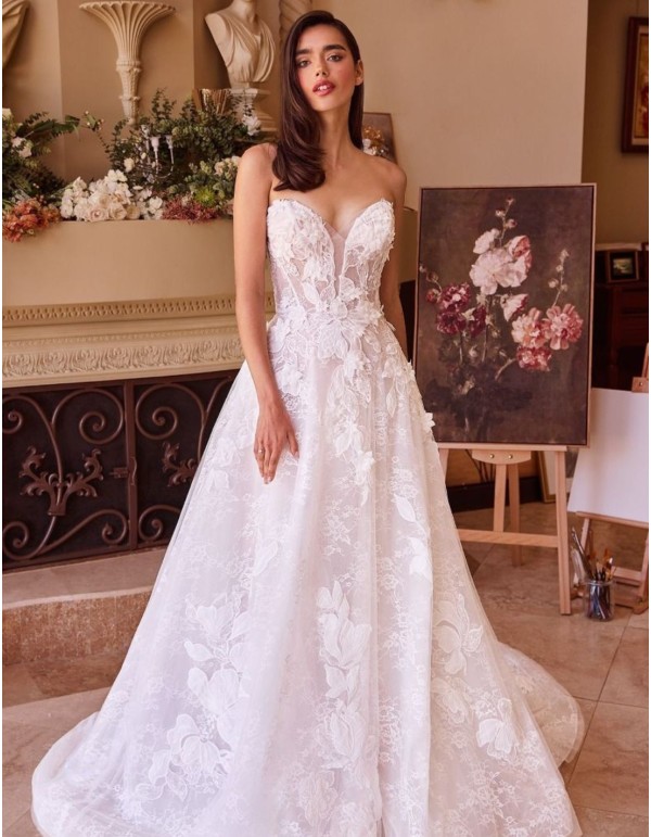 Vestido de novia de encaje y escote corazón Línea A