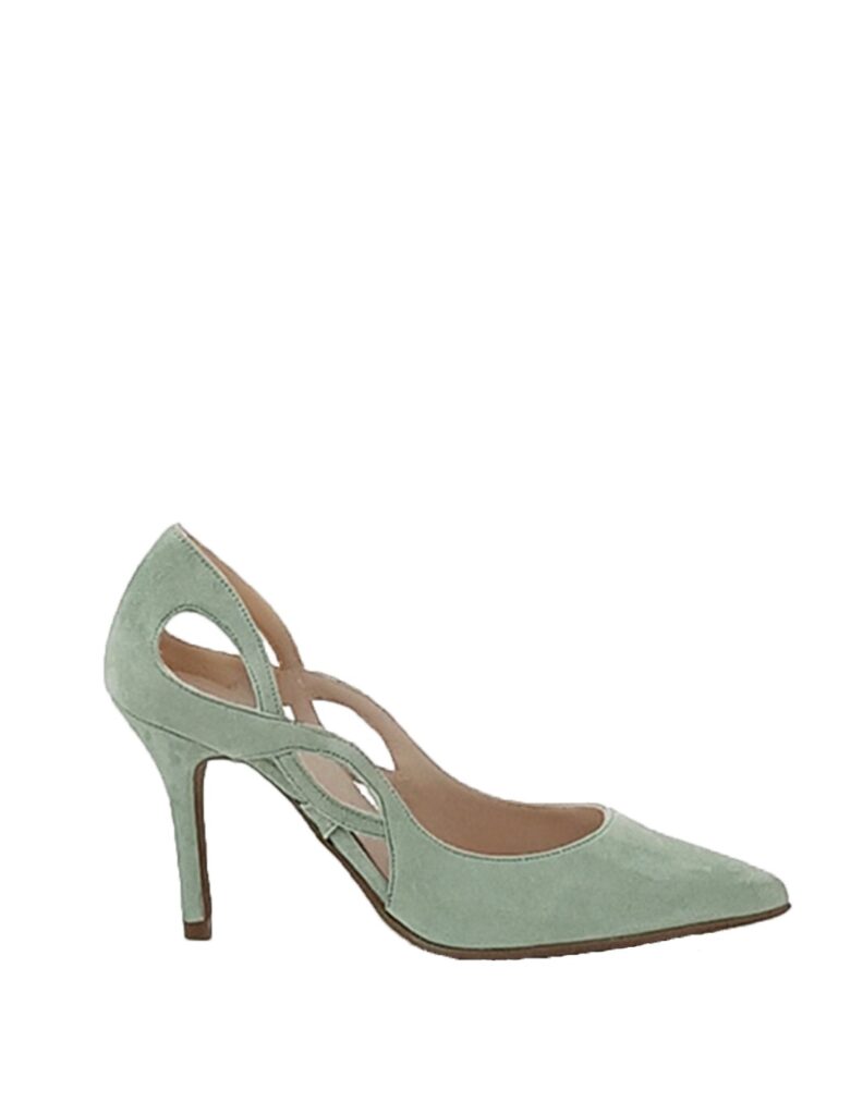 Zapatos de salón con aberturas en los lados en los que se ve tu piel. Esta disponible en los colores menta y coral perfectos para cualquier época del año.