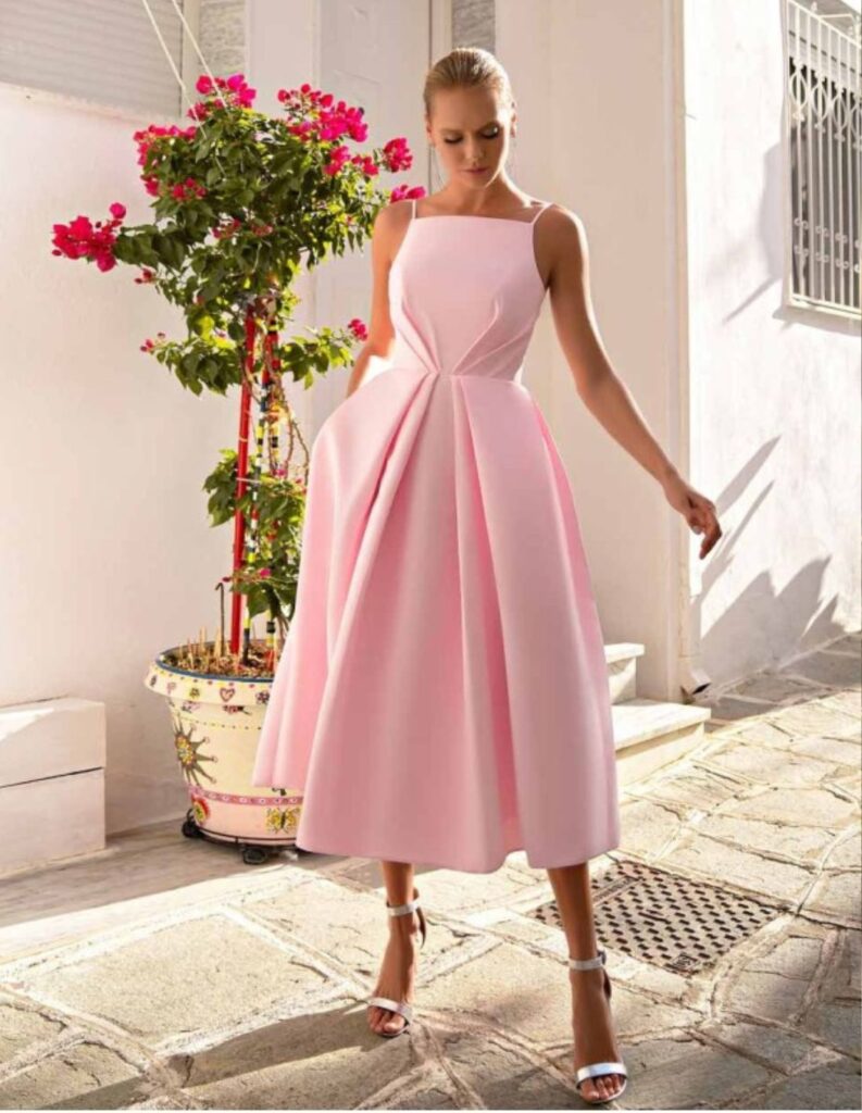 Vestido-rosa-palo-con-falda-de-vuelo