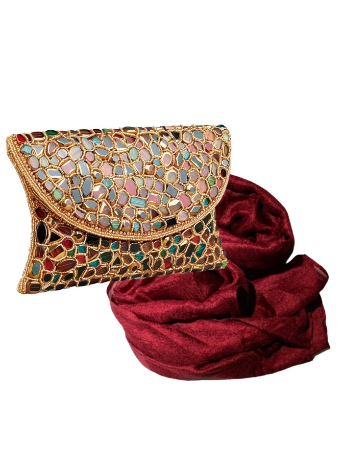 Bolso pedreria y chal granate
