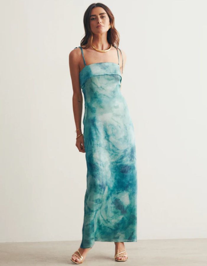 vestido-palabra-de-honor-en-tonos-azulados-con-estampado vestido-palabra-de-honor-en-tonos-azulados-con-estampado