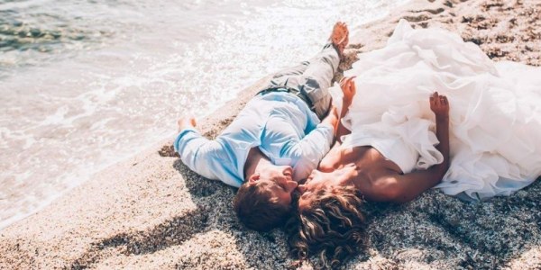 Invitadas a una boda en la playa