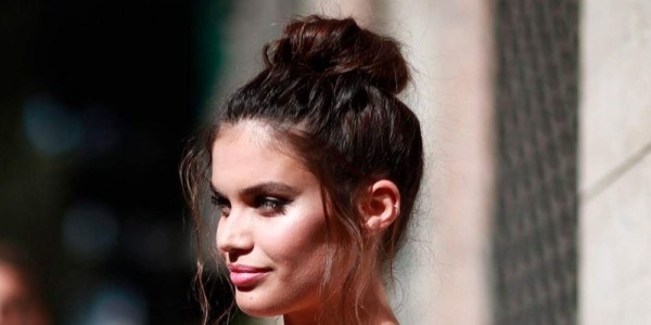THE 90’S CHIGNON IS BACK AND WE ARE SURE YOU WILL LOVE IT!