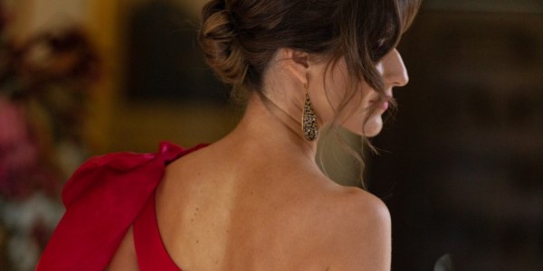 HAIR-DRESS: THE PERFECT GUEST.