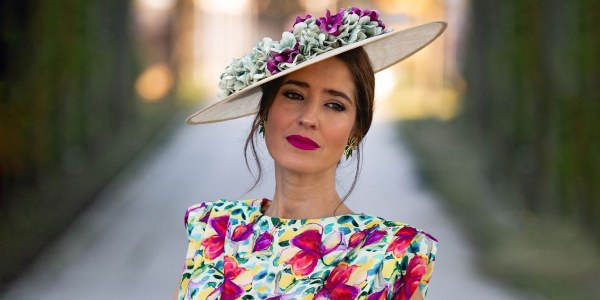 EL LOOK MÁS COLORIDO DE INVITADA PERFECTA PARA ESTA PRIMAVERA