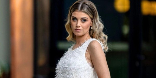 LAS INVITADAS DE BLANCO: LA TENDENCIA QUE ESTÁ PRESENTE EN CADA EVENTO