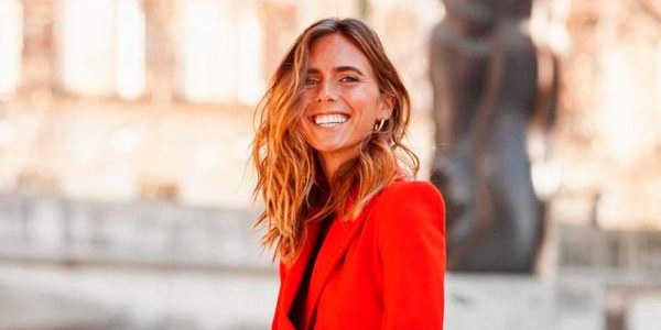 Lucía Bárcena se casa y nosotros te revelamos sus mejores looks de invitada.